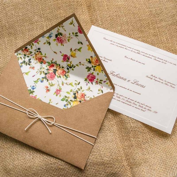 Convite para casamento rústico com envelope florido