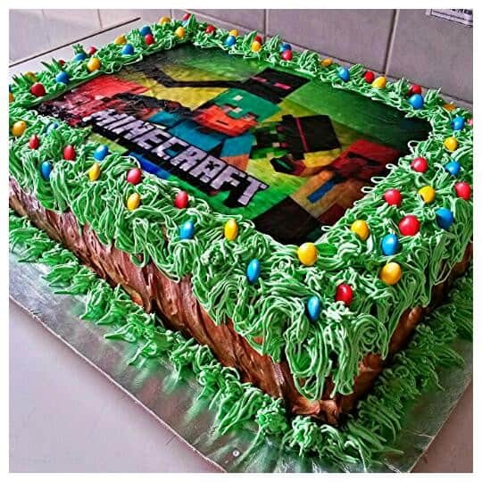 bolo retangular com papel de arroz  Bolo minecraft, Festa de aniversário  minecraft, Decorações de festa minecraft