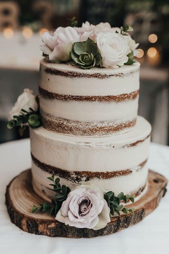 bolo de casamento rústico com flores