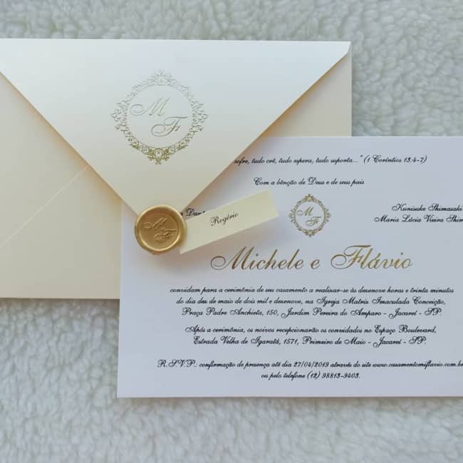 convite dourado para casamento com envelope