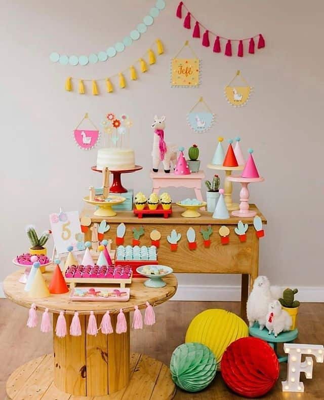 decoração de lhamas para festa de bebê