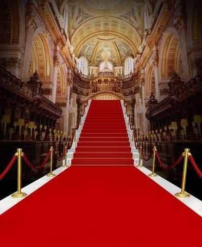 Casamento com tapete vermelho até nas escadarias