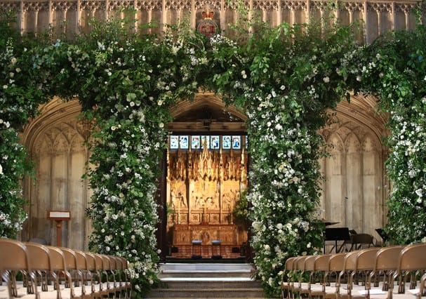 Igreja decorada em casamento real