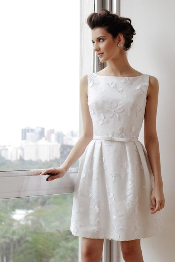 Vestido de noiva curto simples com laço