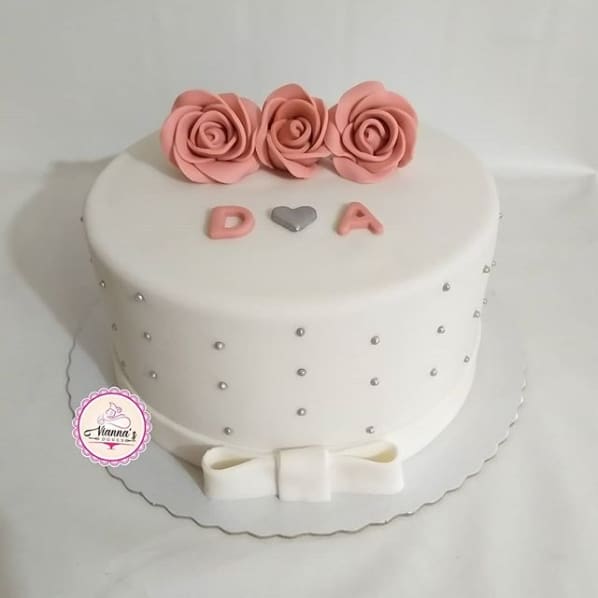 bolo de pasta americana decorado para casamento civil