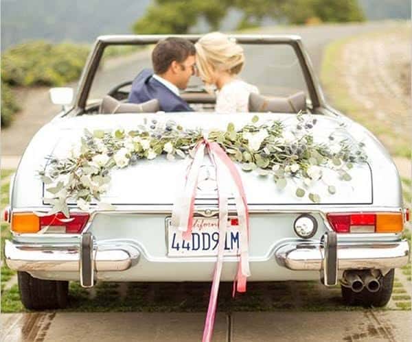 carro para os noivos no dia do casamento