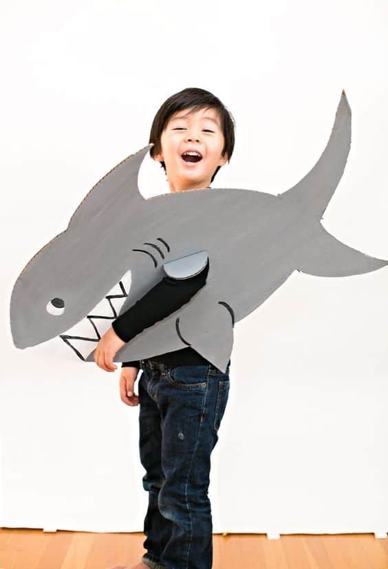 Fantasia de tubarão para criança