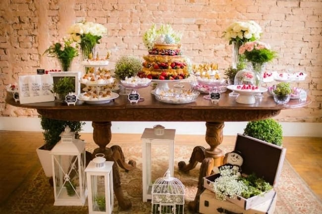 mesa do bolo para festa de casamento civil