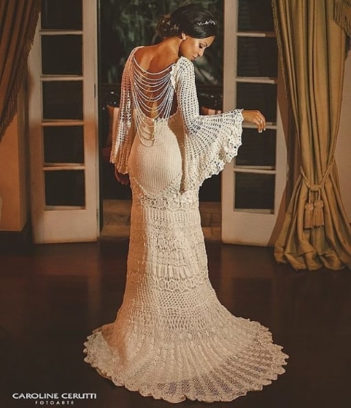 vestido de noiva de crochê com manga flare