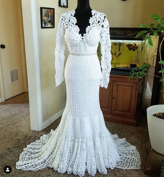 vestido de noiva de crochê com decote V