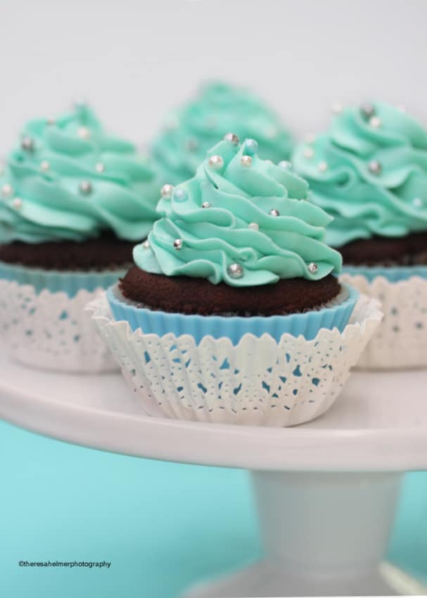 cupcake com cobertura azul tiffany 