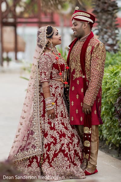roupa para noivos de casamento indiano