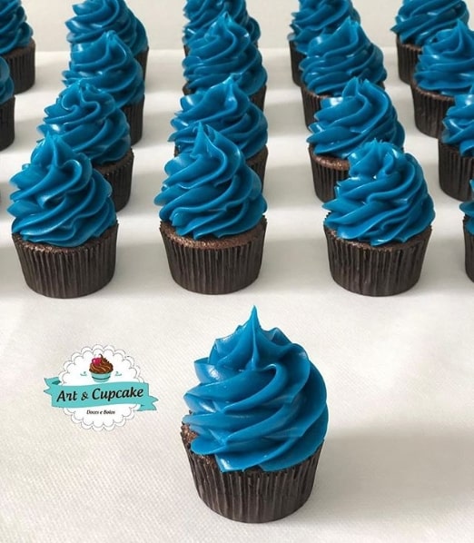 cupcake decorado em azul escuro 