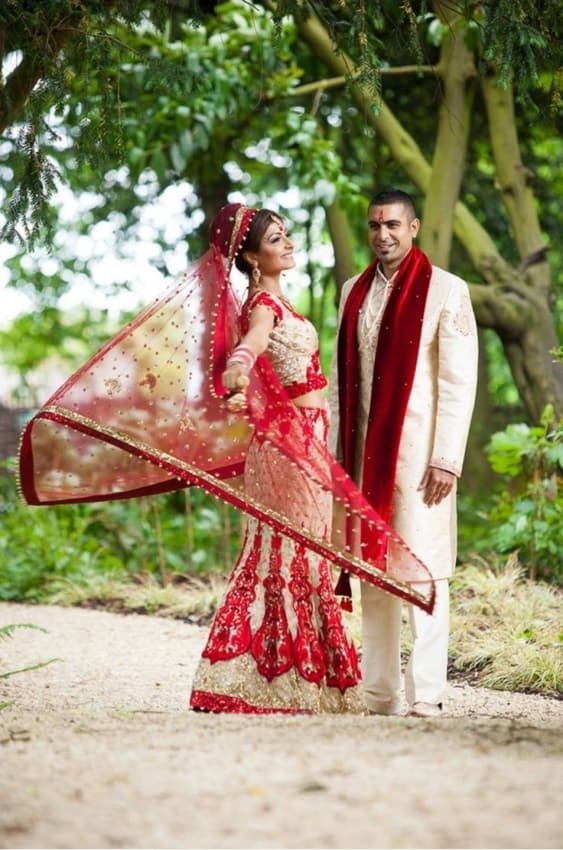 roupa dos noivos para casamento indiano