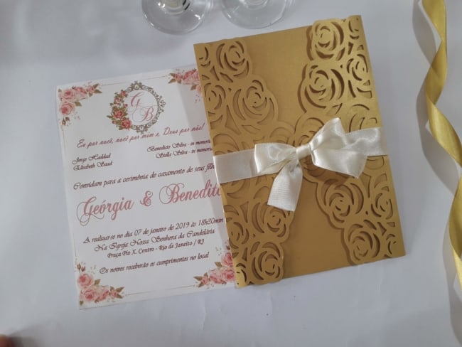 Convite de casamento dourado