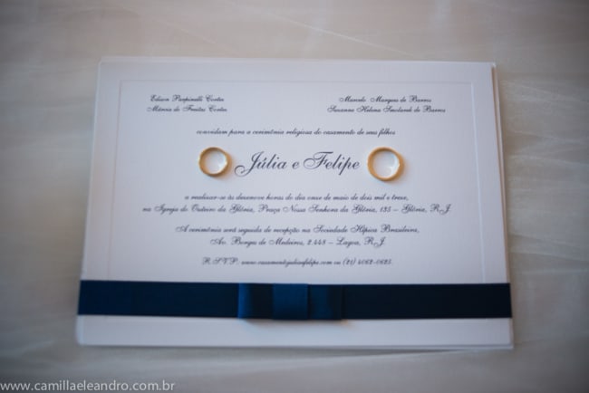 Convite de casamento em papel Rives Linear com fita de cetim preta9