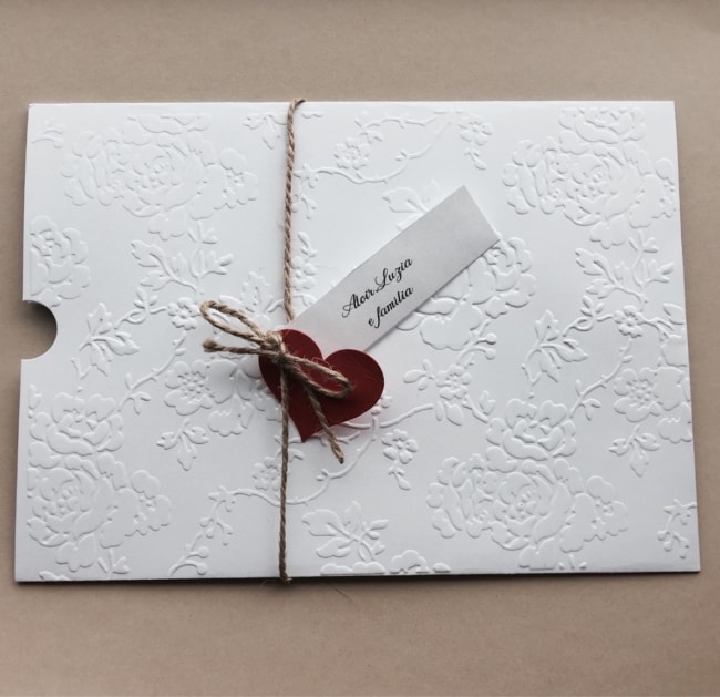 Envelope branco para convite de casamento