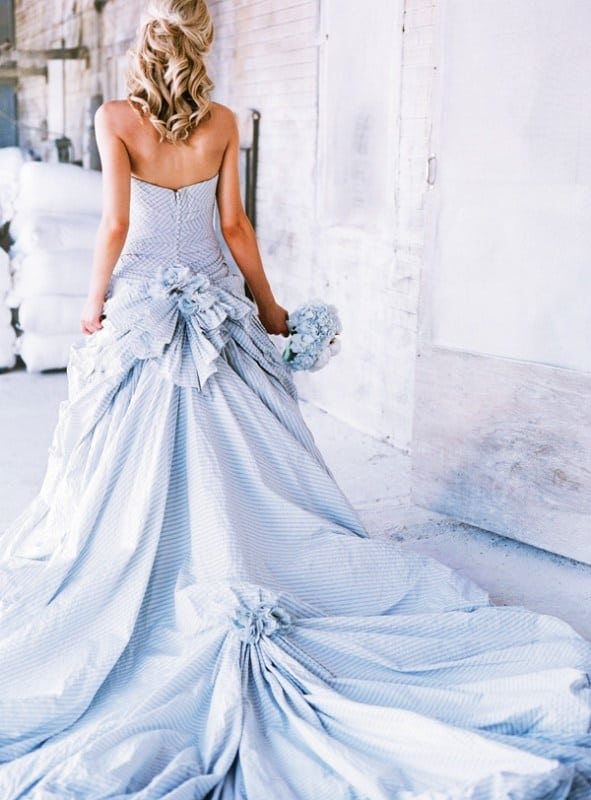 Vestido de noiva azul serenity com laço nas costas23