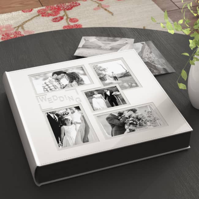 Álbum de casamento branco com fotos na capa30