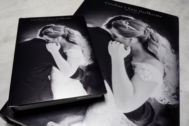 Álbum de casamento com foto dos noivos na capa35