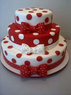 bolo de pasta americana vermelho e branco