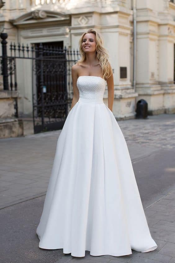 vestido de noiva minimalista sem alças
