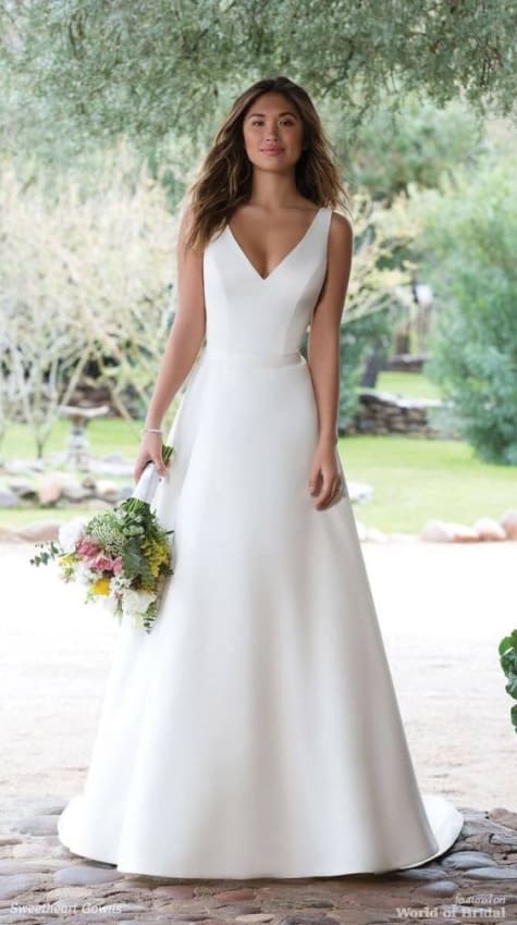 vestido de noiva minimalista com decote V