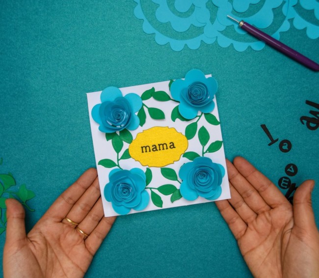cartão com flores 3D na capa para dia das mães