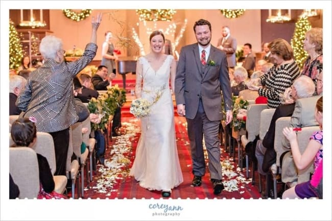 Casamento evangélico decorado com LED e flores12