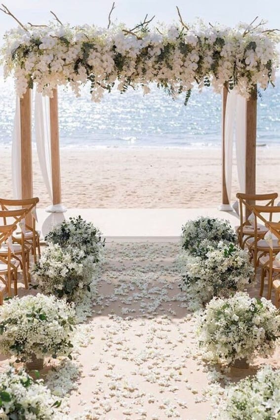 Decoração branca para casamento dos sonhos na praia15
