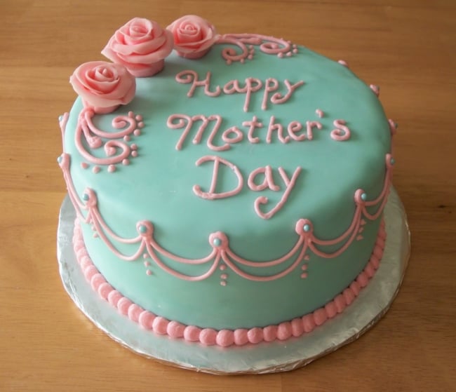 Homenagem para o dia das mães bolo decorado azul claro com rosas