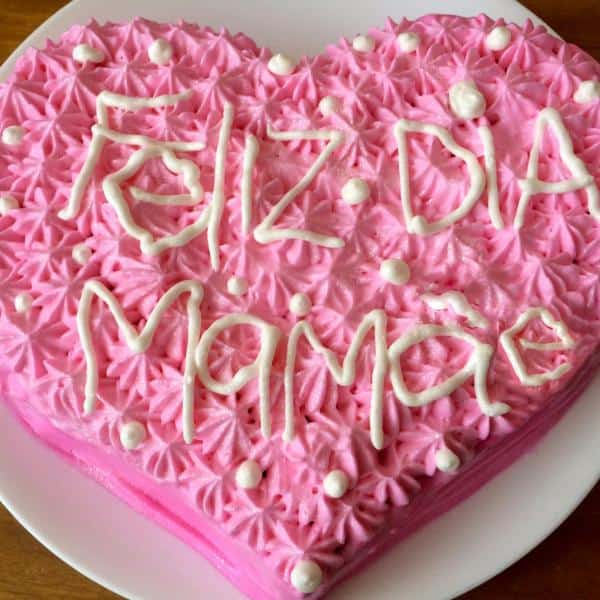 Homenagem para o dia das mães bolo rosa de coração