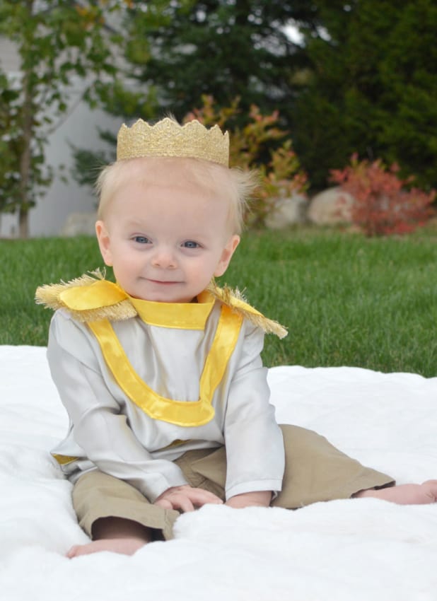 Fantasia de príncipe para bebê amarela