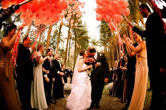 dicas de Saída dos noivos com balões