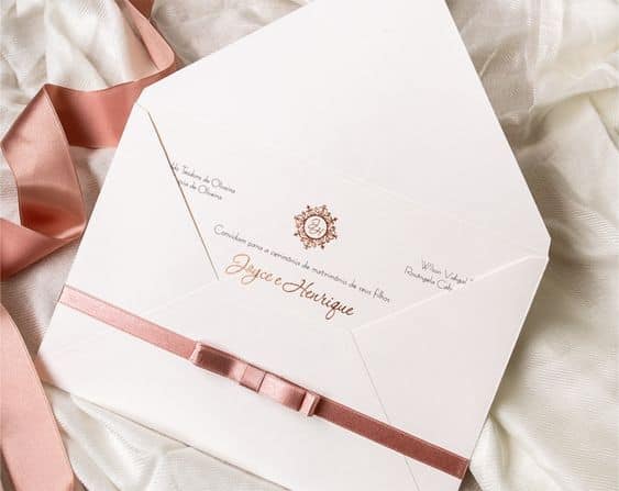 convite tradicional de casamento com envelope