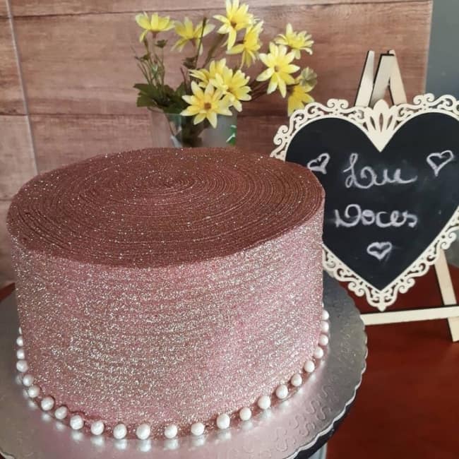 Bolo feminino rosa claro com glitter magenta 💕 #glowcake #glowcakeros