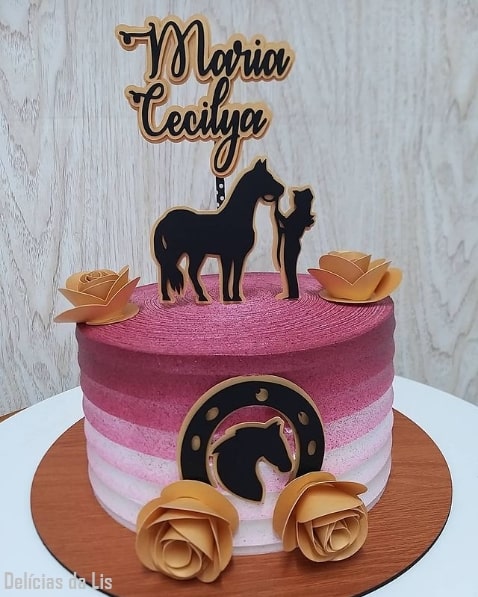 bolo country rosa com topo personalizado feminino