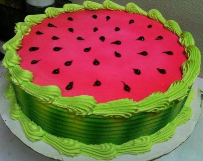bolo redondo decorado estilo melancia