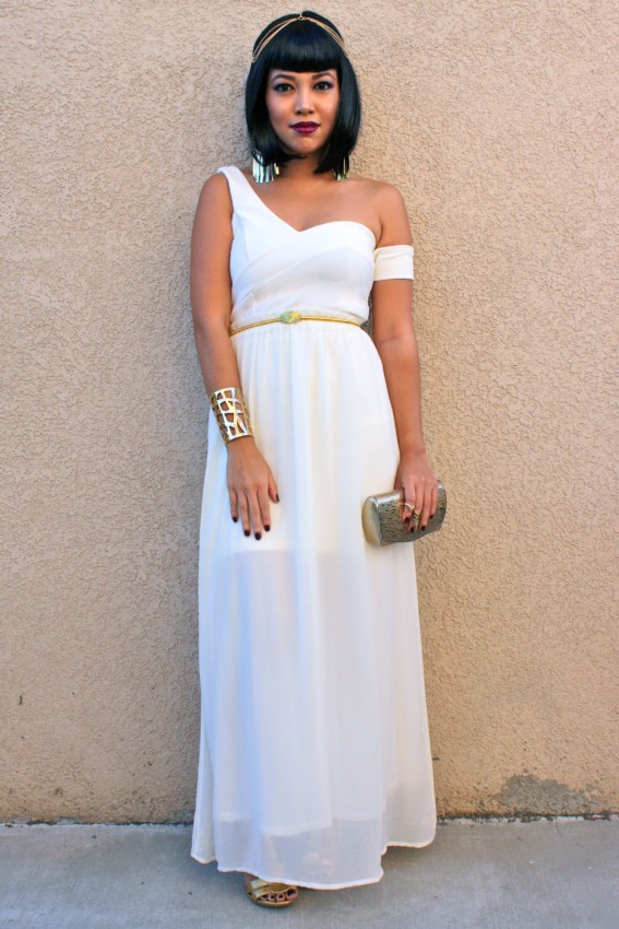 fantasia de rainha do Egito com vestido branco