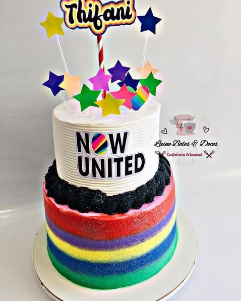decoracao de bolo Now United de 2 andares